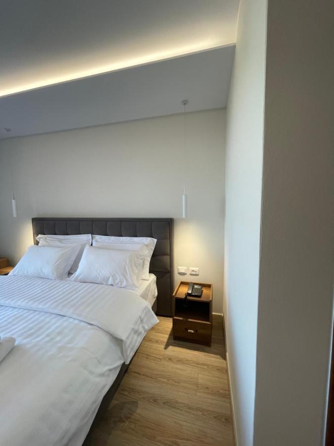Hotel Kroi Near Castle Entrance Castle And Town View Krujë المظهر الخارجي الصورة