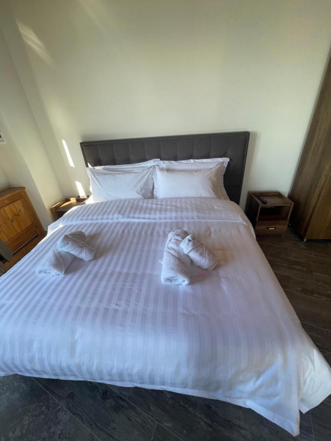 Hotel Kroi Near Castle Entrance Castle And Town View Krujë المظهر الخارجي الصورة