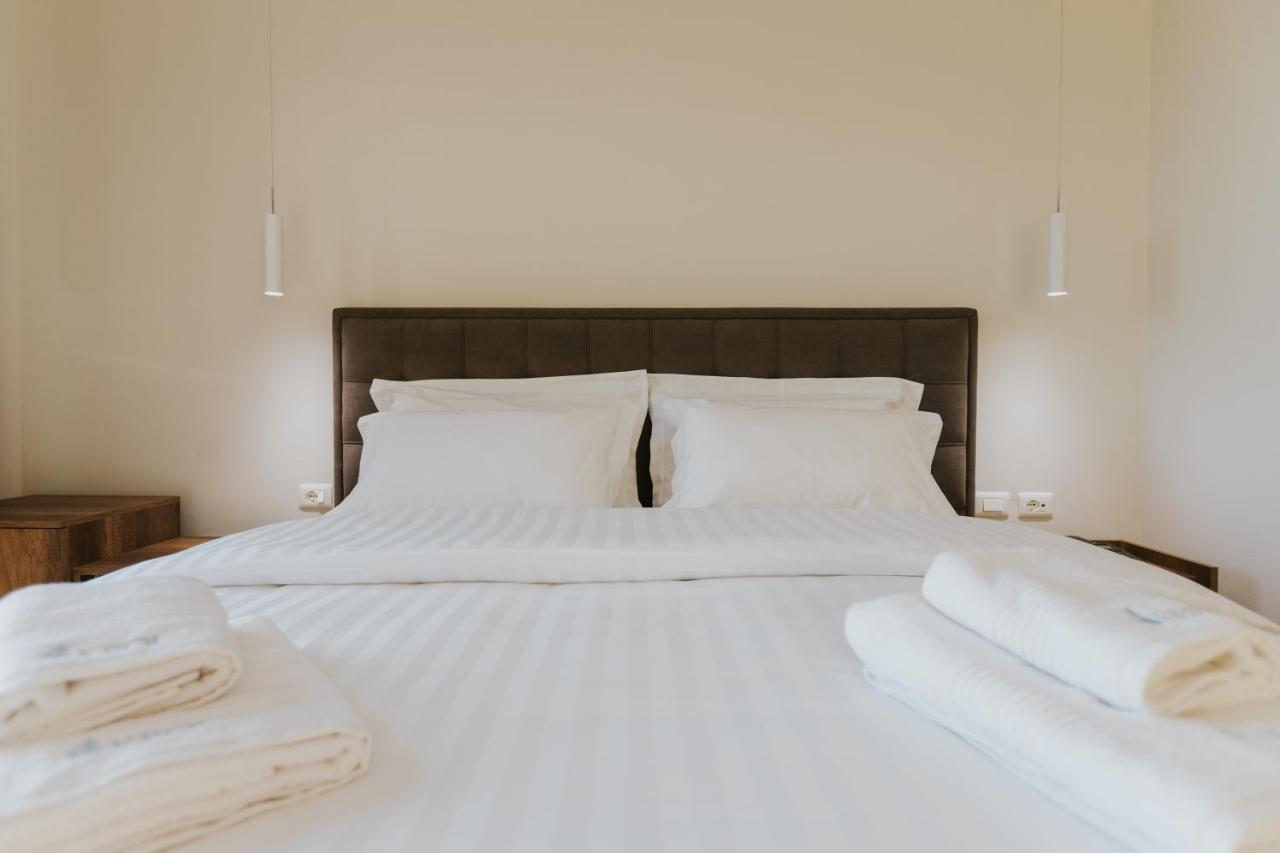 Hotel Kroi Near Castle Entrance Castle And Town View Krujë المظهر الخارجي الصورة