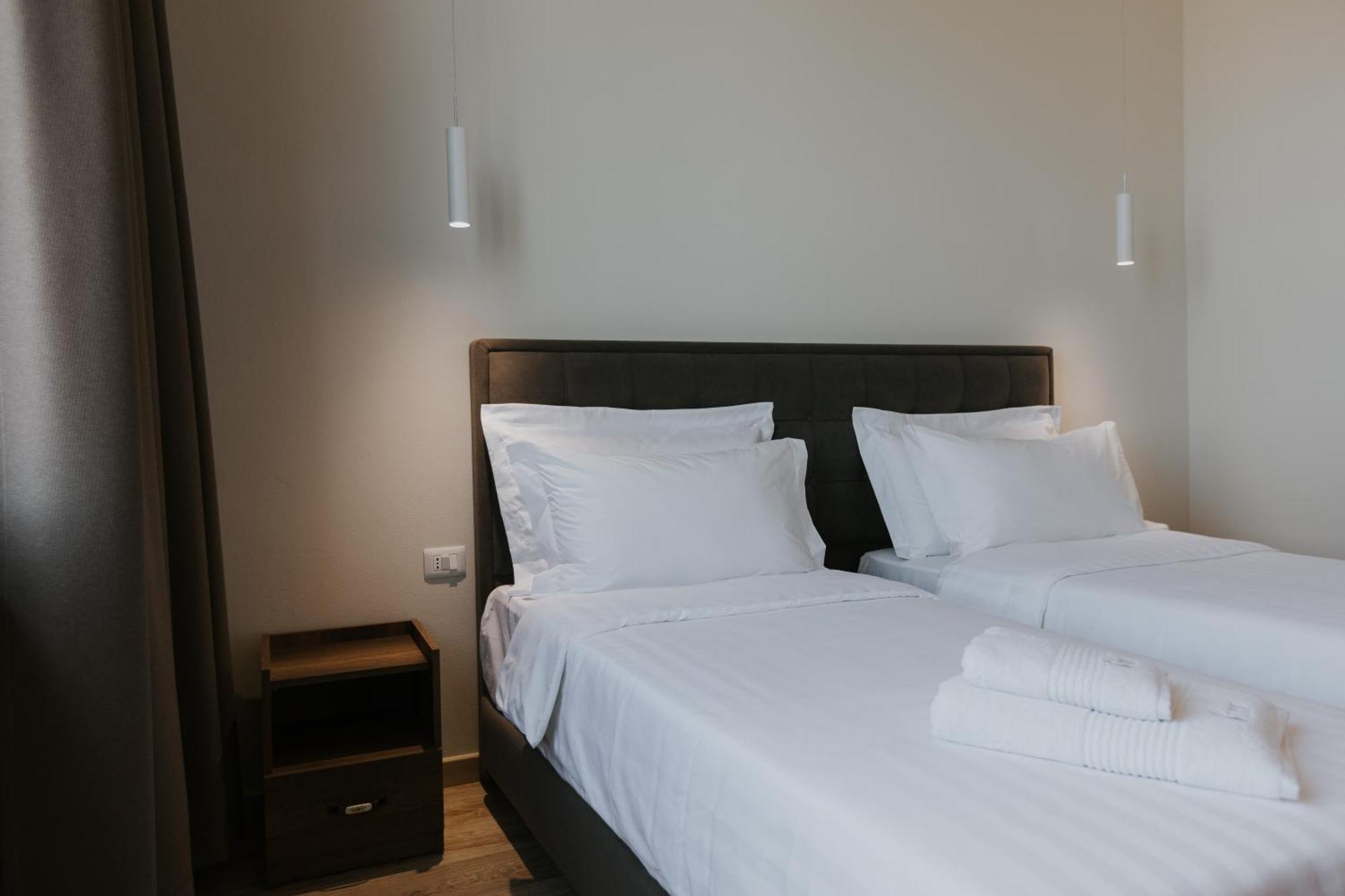 Hotel Kroi Near Castle Entrance Castle And Town View Krujë المظهر الخارجي الصورة