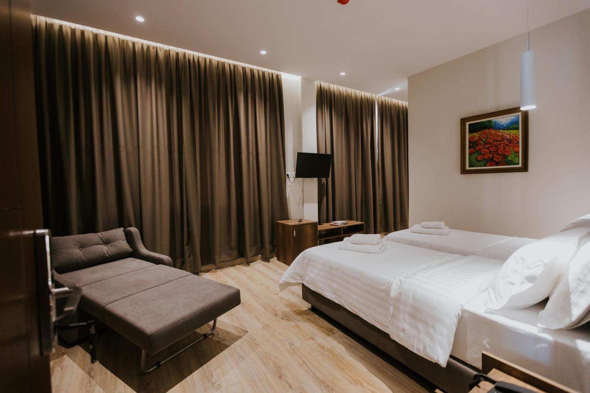 Hotel Kroi Near Castle Entrance Castle And Town View Krujë المظهر الخارجي الصورة