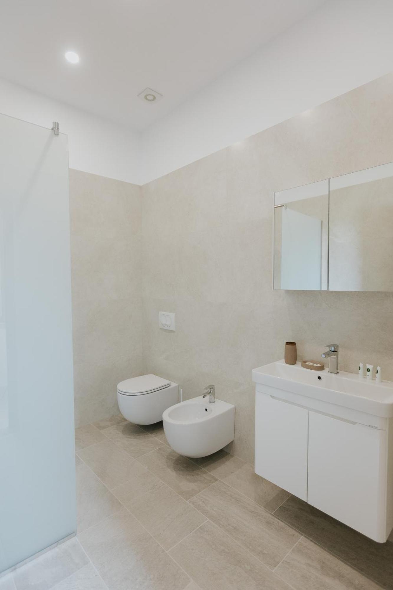 Hotel Kroi Near Castle Entrance Castle And Town View Krujë المظهر الخارجي الصورة