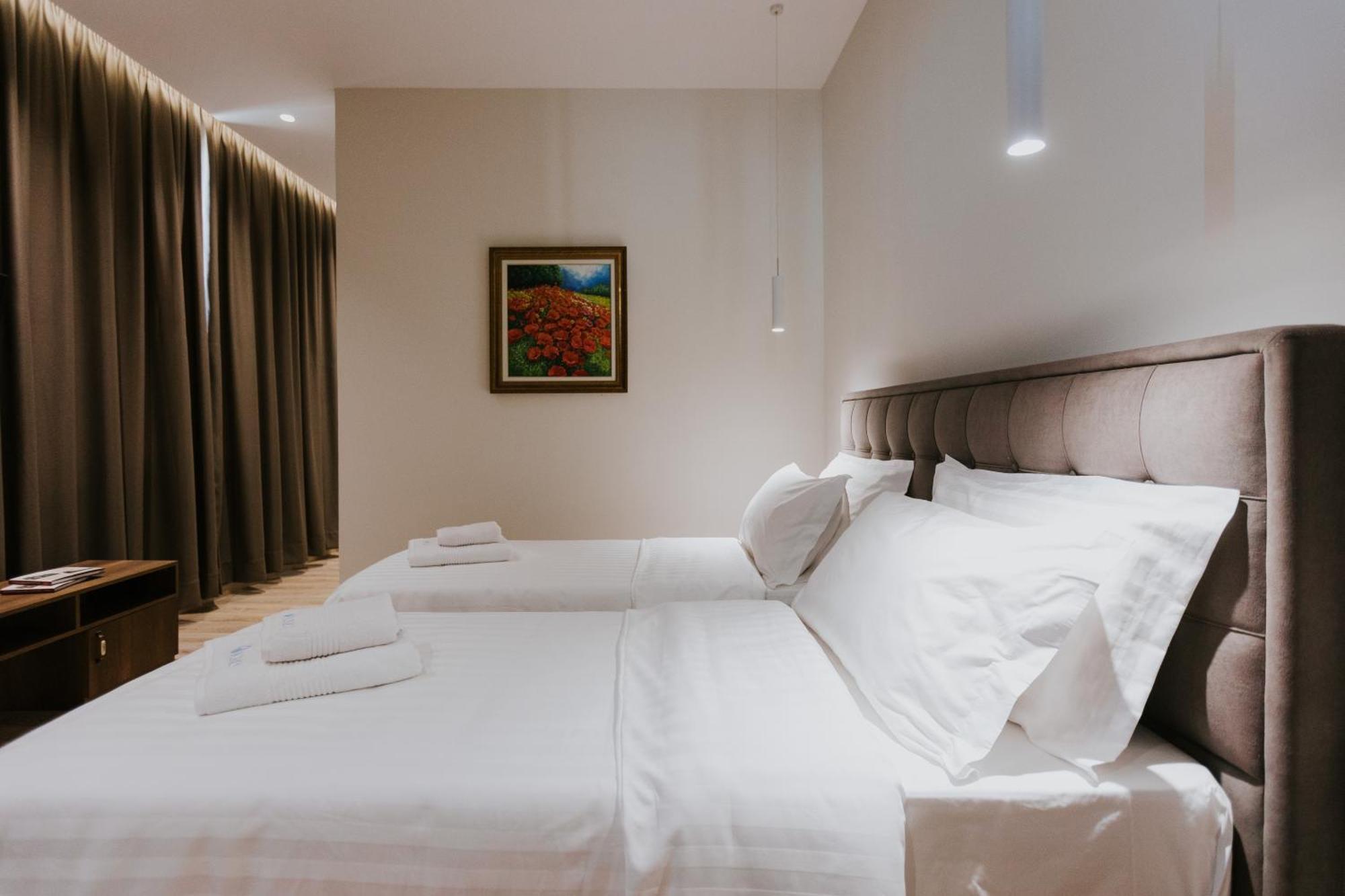 Hotel Kroi Near Castle Entrance Castle And Town View Krujë المظهر الخارجي الصورة