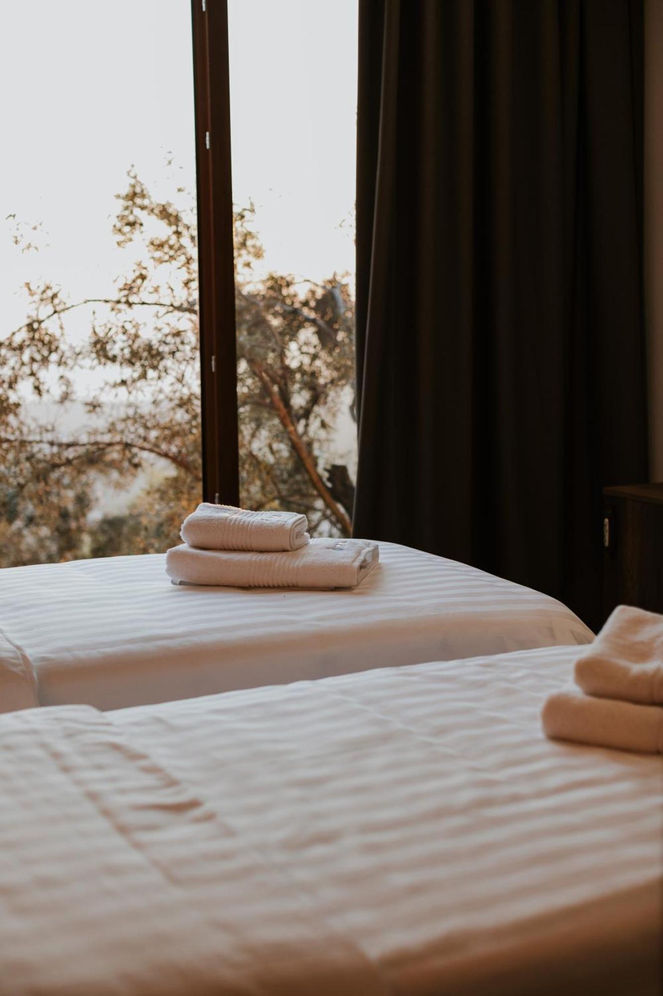 Hotel Kroi Near Castle Entrance Castle And Town View Krujë المظهر الخارجي الصورة