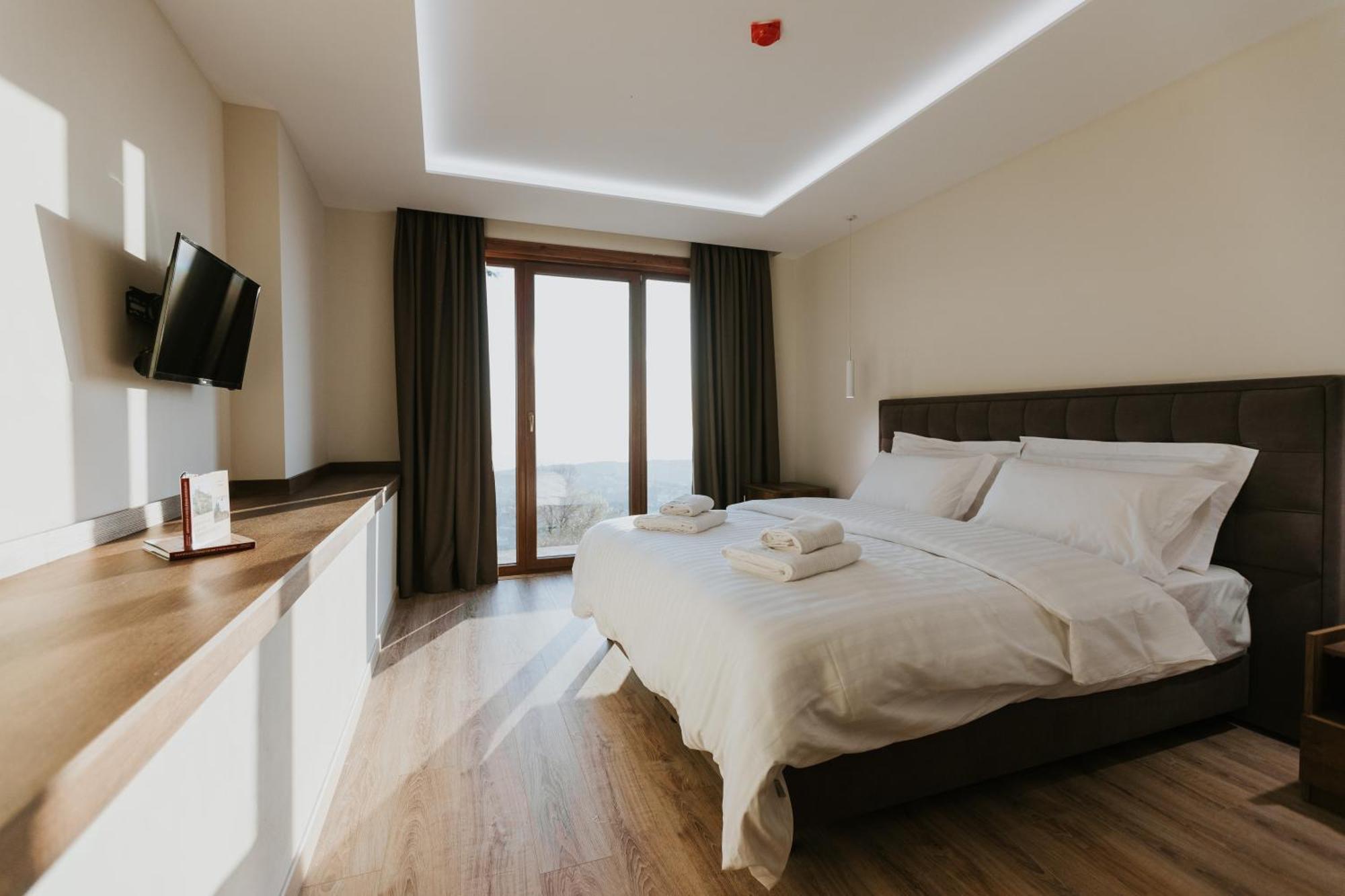 Hotel Kroi Near Castle Entrance Castle And Town View Krujë المظهر الخارجي الصورة