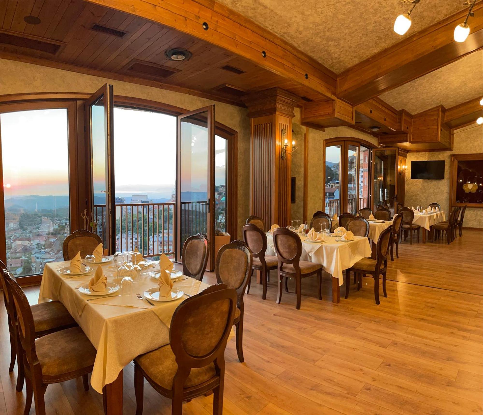 Hotel Kroi Near Castle Entrance Castle And Town View Krujë المظهر الخارجي الصورة